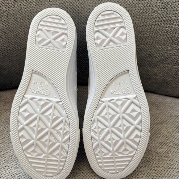 New in Box - Converse Chuck Taylor All Star Leather Sneakers - Picture 3 of 7